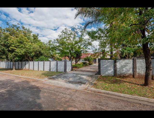4 BEDROOM HOUSE FOR SALE IN PARKHILL GARDENS